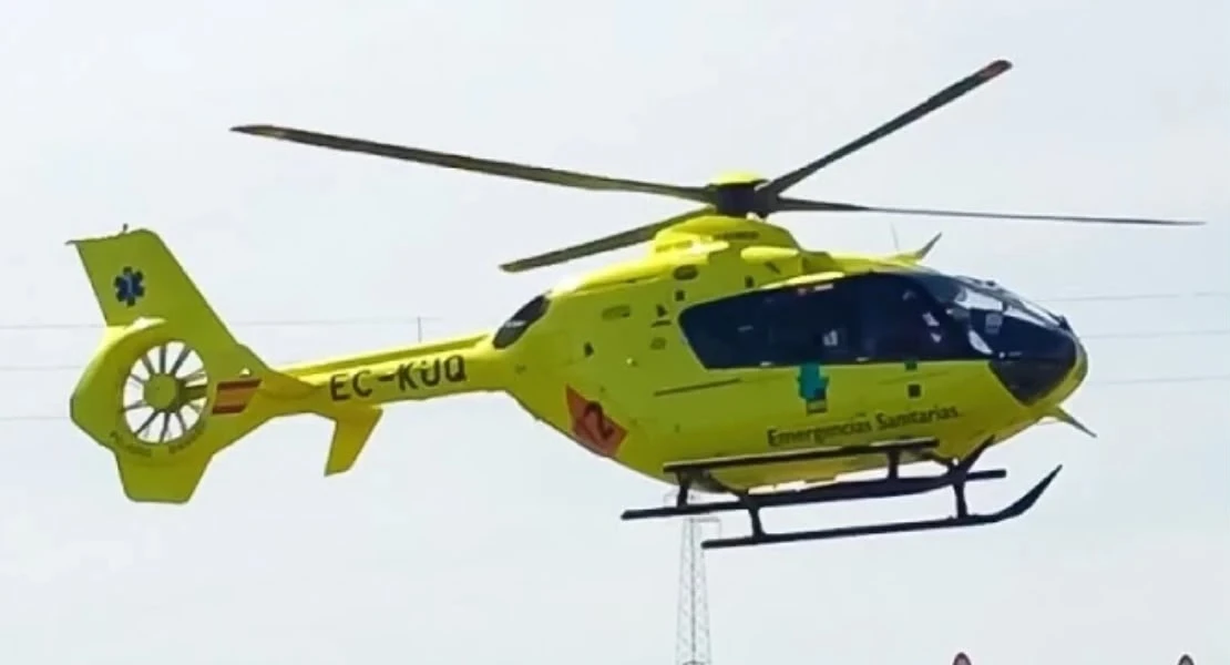 Trasladan a un motorista en estado crítico tras sufrir un accidente en Puebla de Alcollarín (BA)