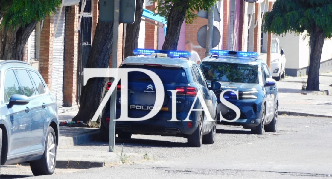 La Policía custodia la panadería tras la detención por la muerte del joven en Badajoz