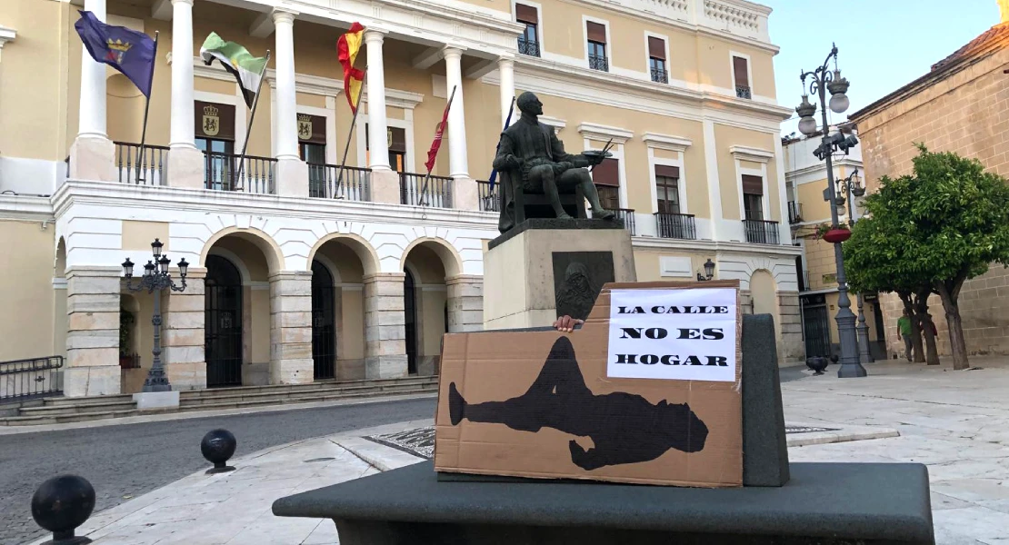 Las calles de Badajoz visibilizan la realidad del sinhogarismo a través de esta campaña