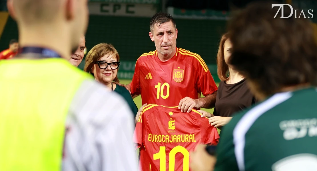 Leyendas, deporte y solidaridad: así se vivió el partido por la ELA en Cáceres