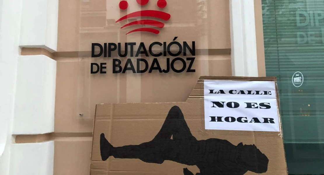 Las calles de Badajoz visibilizan la realidad del sinhogarismo a través de esta campaña