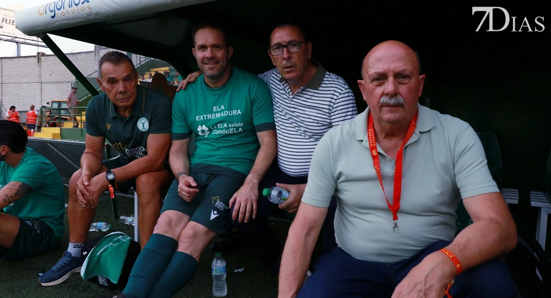 Leyendas, deporte y solidaridad: así se vivió el partido por la ELA en Cáceres