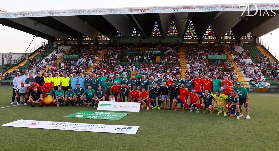 Leyendas, deporte y solidaridad: así se vivió el partido por la ELA en Cáceres