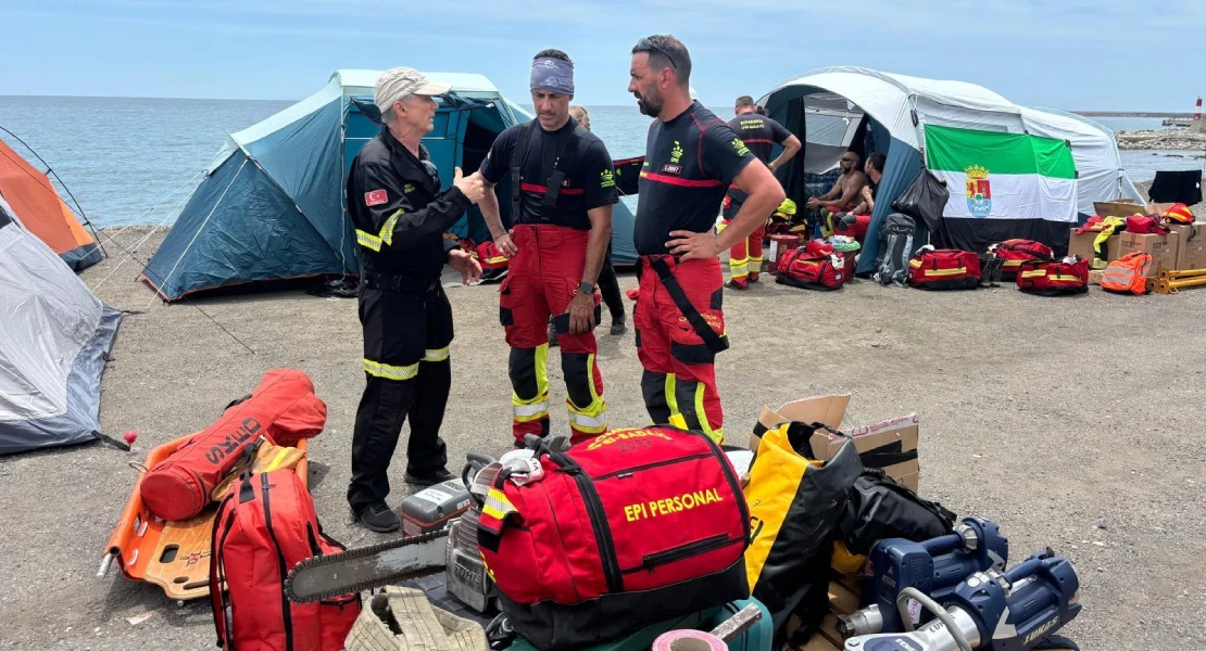 Los bomberos de la Diputación de Badajoz ya trabajan en las labores de rescate en Venezuela