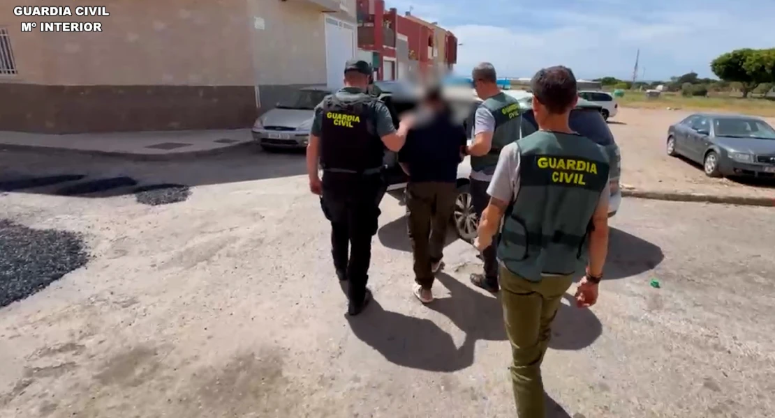 Cae una red que cobraba hasta 10.500 € a inmigrantes por contratos falsos