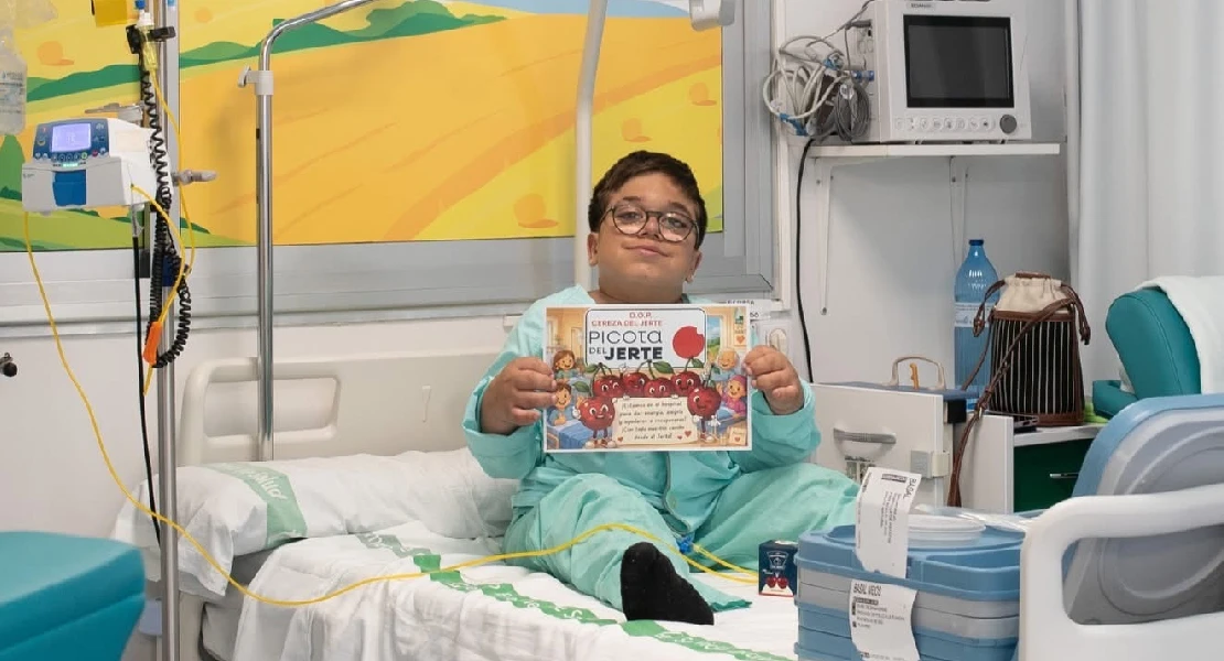 Los pacientes ingresados en Badajoz reciben una sorpresa de la DO Cereza del Jerte