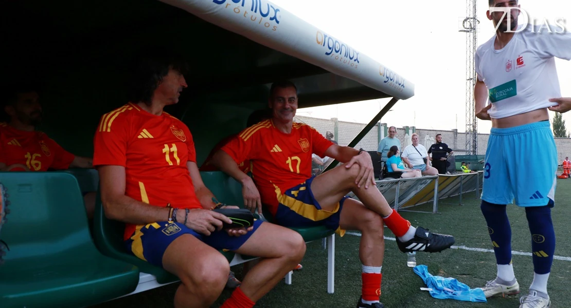 Leyendas, deporte y solidaridad: así se vivió el partido por la ELA en Cáceres
