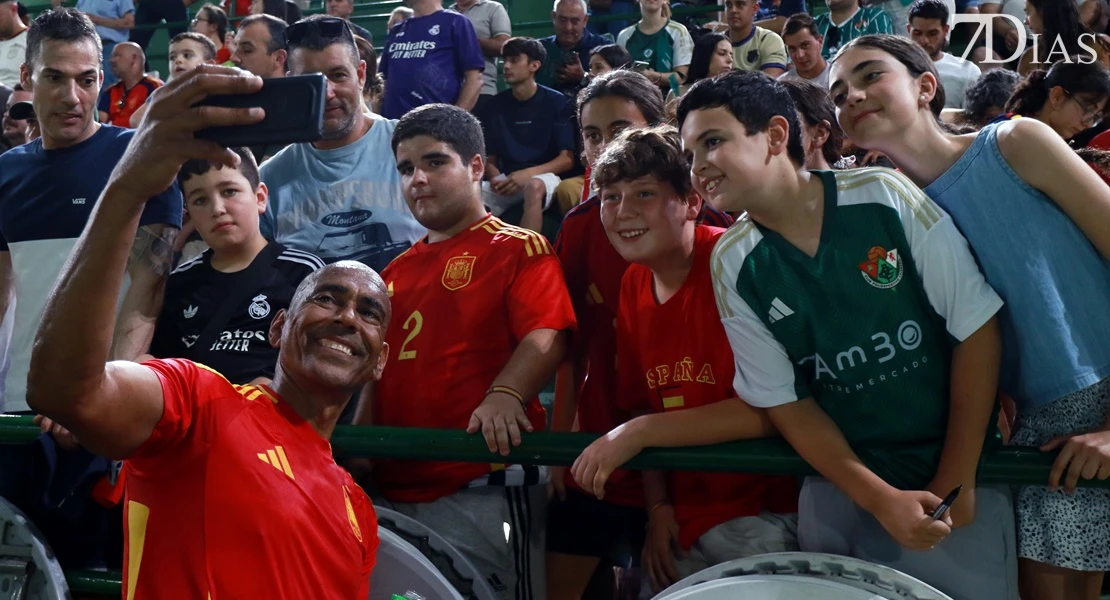 Leyendas, deporte y solidaridad: así se vivió el partido por la ELA en Cáceres