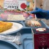 Los pacientes ingresados en Badajoz reciben una sorpresa de la DO Cereza del Jerte