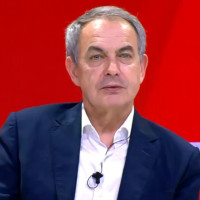El juez imputa a las hijas de Zapatero y a su secretaria en la causa sobre Plus Ultra