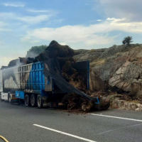 El incendio de un camión provoca el corte de la A-5 a su paso por Extremadura