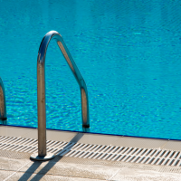 Somos Cáceres denuncia una "dejadez absoluta" en la piscina municipal de Plasencia