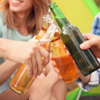 El consumo habitual de alcohol se desploma entre los jóvenes españoles