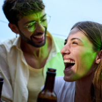 La campaña que anima a los jóvenes a rechazar la presión grupal frente al consumo de alcohol
