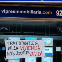 Stop Alquileres Abusivos Cáceres coloca pancartas contra el papel de las inmobiliarias