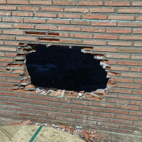 Robo frustrado en Almaraz: los sorprenden tras abrir un butrón en una instalación eléctrica
