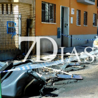 Un incendio afecta a un turismo y una fachada de un edificio en San Fernando (BA)