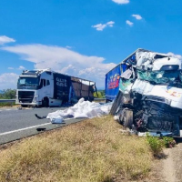 Reabre parcialmente la A-66 tras el accidente entre dos camiones a la altura de Plasencia