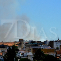Bomberos de Badajoz sofocan un incendio en la barriada pacense del Tulio