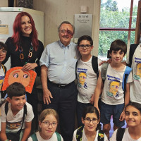 Alumnos pacenses conocen al pionero de la investigación contra el cáncer en España