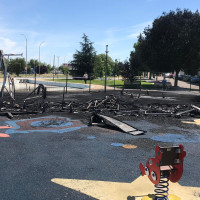 Detienen al supuesto autor del incendio que calcinó un parque infantil en Navalmoral