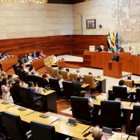 Ruegan a la Asamblea de Extremadura que enmiende los presupuestos para recuperar los salarios del profesorado