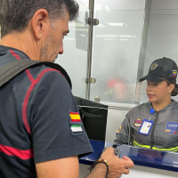 Así ha sido la llegada a Venezuela de los bomberos de Badajoz