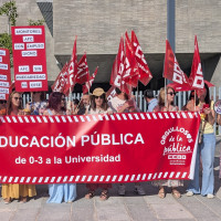 CCOO se concentra para exigir jornada completa y contrato anual para el Personal de Apoyo Educativo