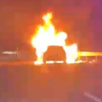 Espectacular incendio en la N-523 en Badajoz