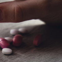 Nuevas medidas para prevenir el daño hepático con avacopan (Tavneos)