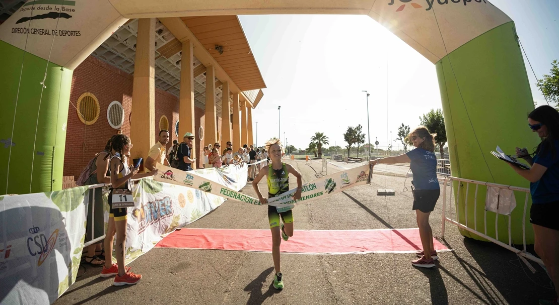 Don Benito reúne a cerca de 200 jóvenes en la gran final del circuito Triatlón Divertido JUDEX Menores