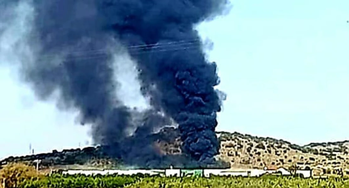 Gran incendio en una fábrica de fruta en la provincia de Badajoz