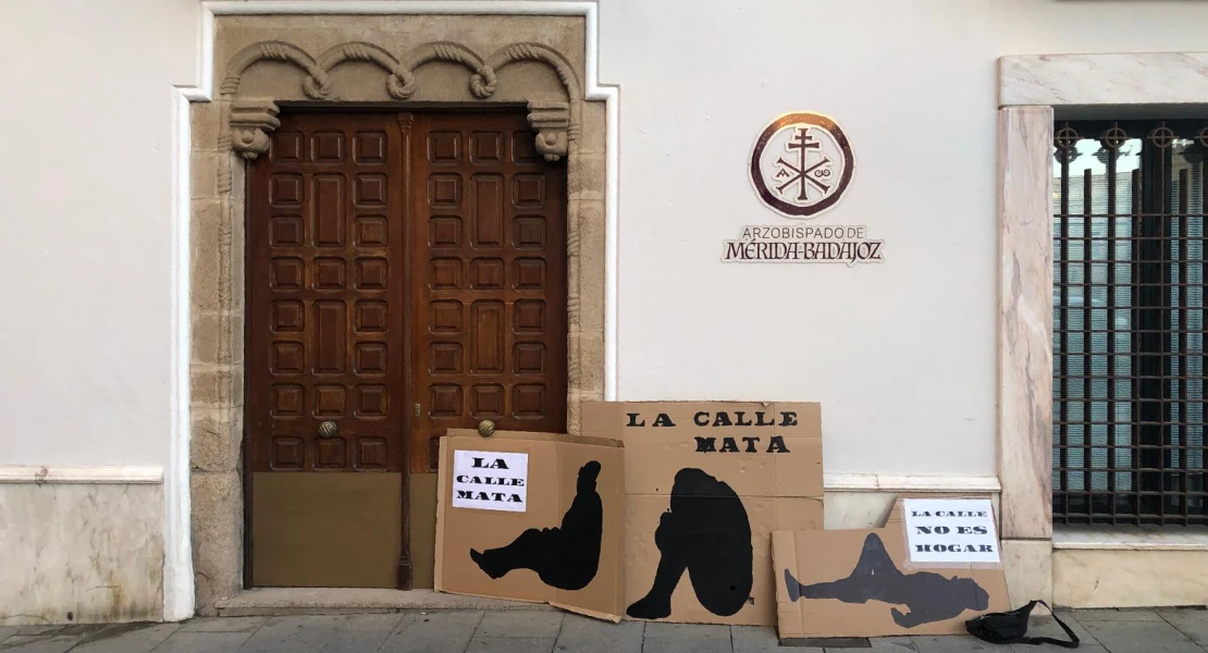 Las calles de Badajoz visibilizan la realidad del sinhogarismo a través de esta campaña