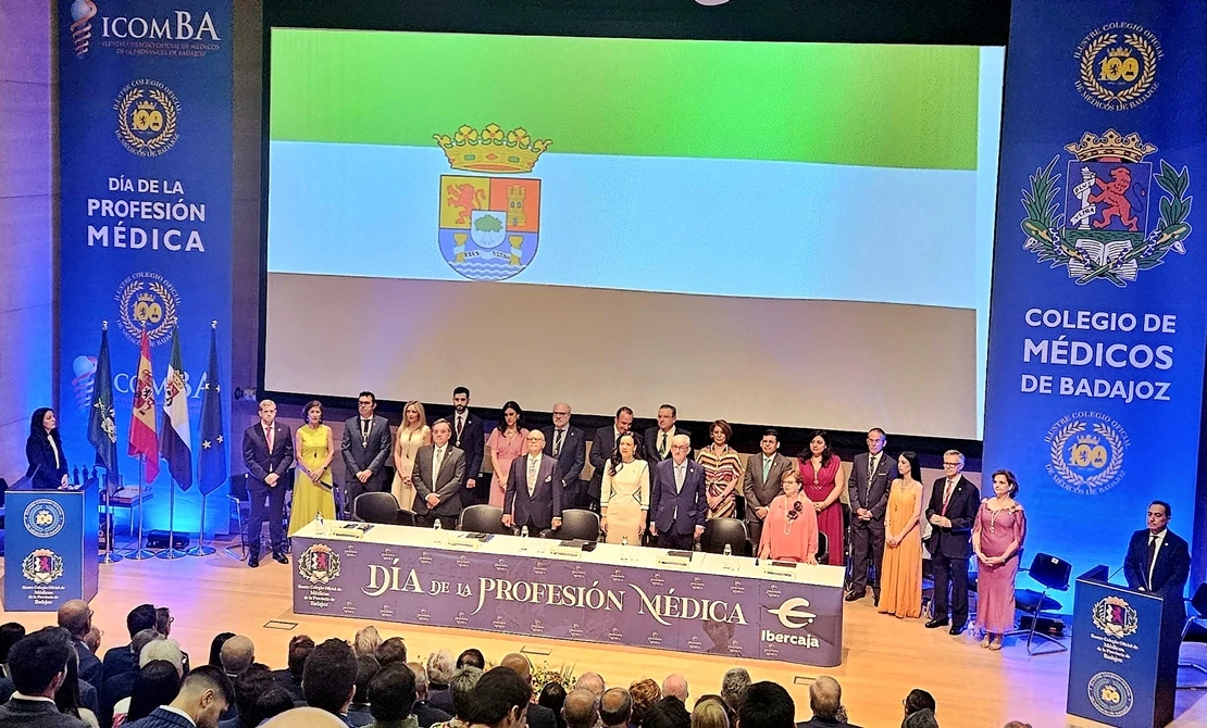 La Confederación Española de Sindicatos Médicos recibe la Medalla de Oro