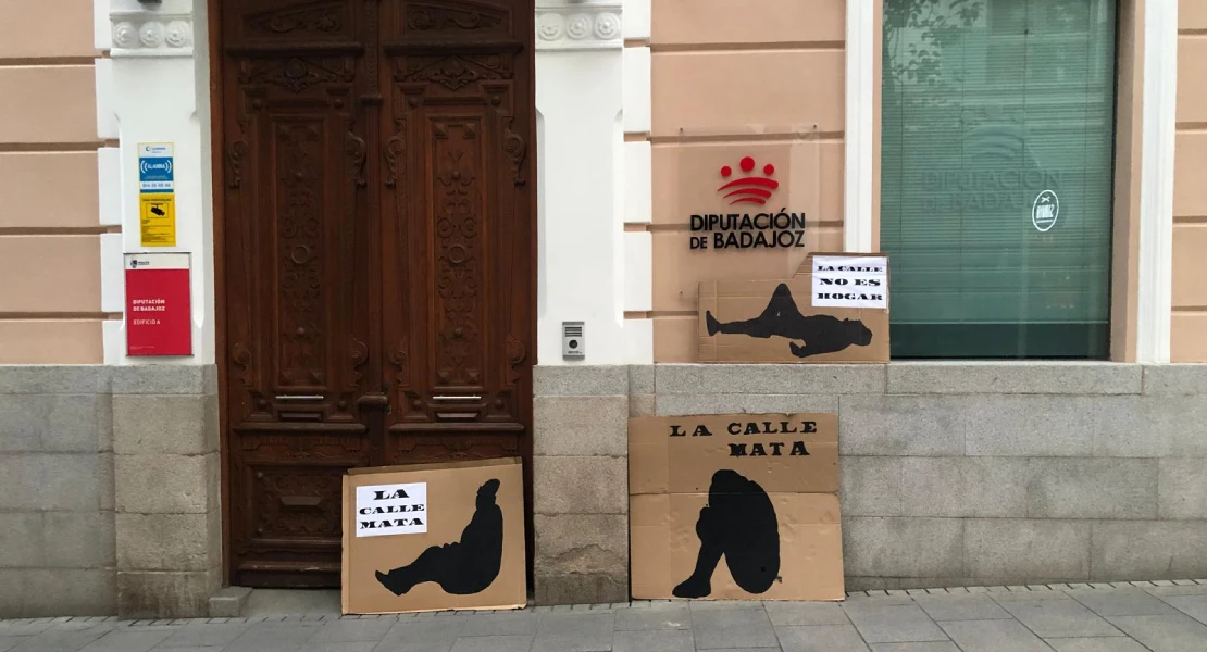 Las calles de Badajoz visibilizan la realidad del sinhogarismo a través de esta campaña