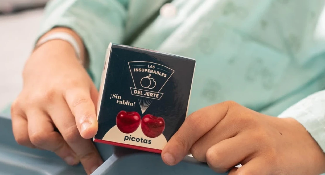 Los pacientes ingresados en Badajoz reciben una sorpresa de la DO Cereza del Jerte