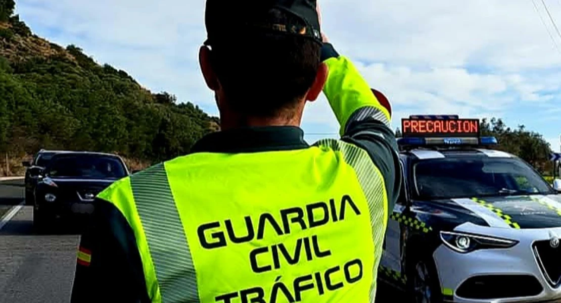 Un aparatoso accidente de tráfico deja dos heridos en la EX-118