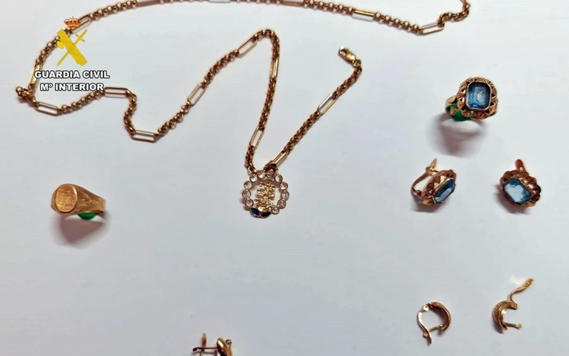 La Guardia Civil de Badajoz investiga a una mujer por robar joyas en una vivienda