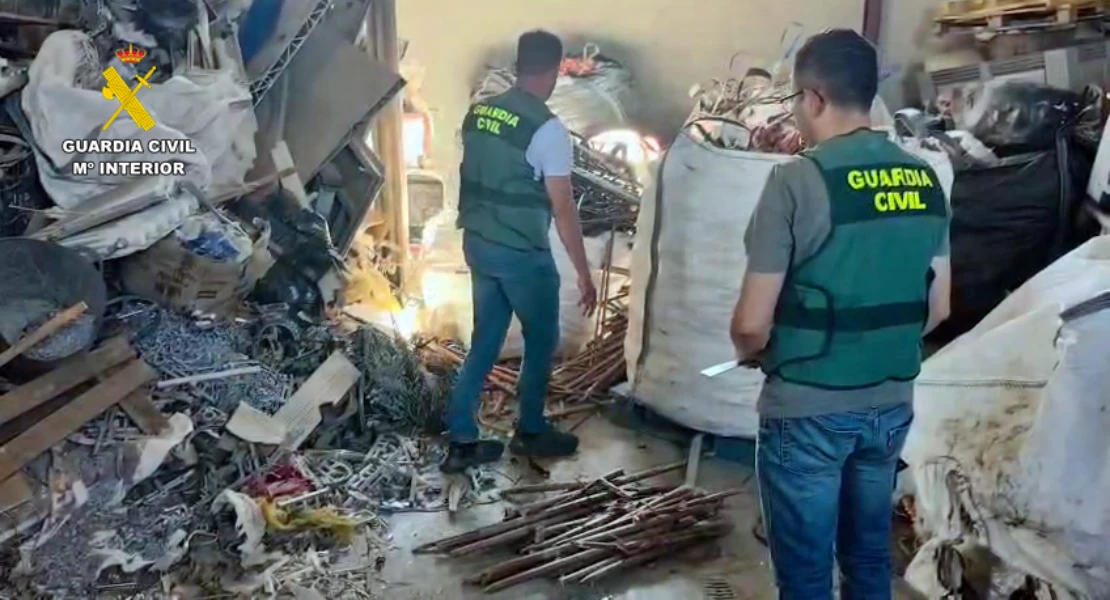 Desvalijan un club hostelero en en Puebla de Sancho Pérez: se llevan hasta las ventanas y las tuberías