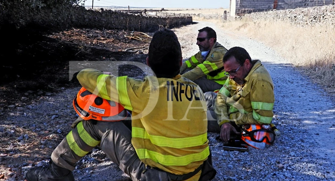 Imágenes del incendio forestal en Valdefuentes (CC)