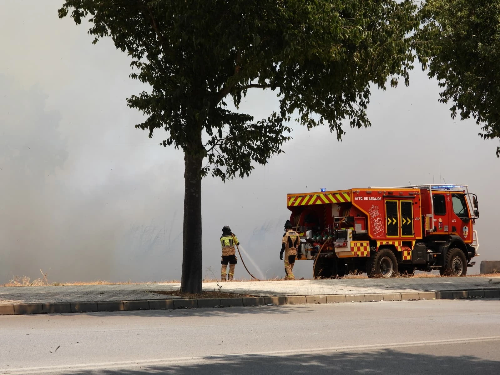 Imágenes del grave incendio la zona de Ronda Norte (BA)