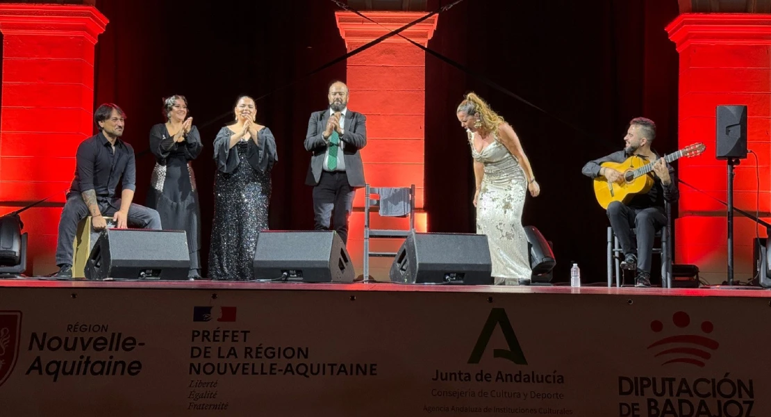 Miles de personas siguen el compás del flamenco de Badajoz en las Landas de Francia