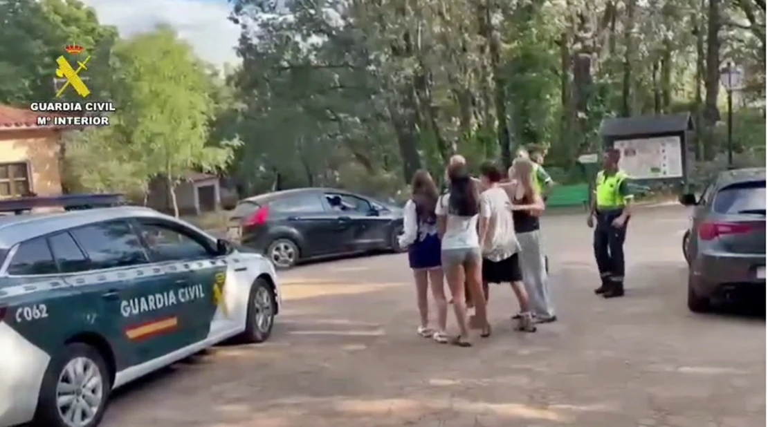 Desalojan un camping y los turistas permanecen en el interior del Monasterio de Cuacos de Yuste