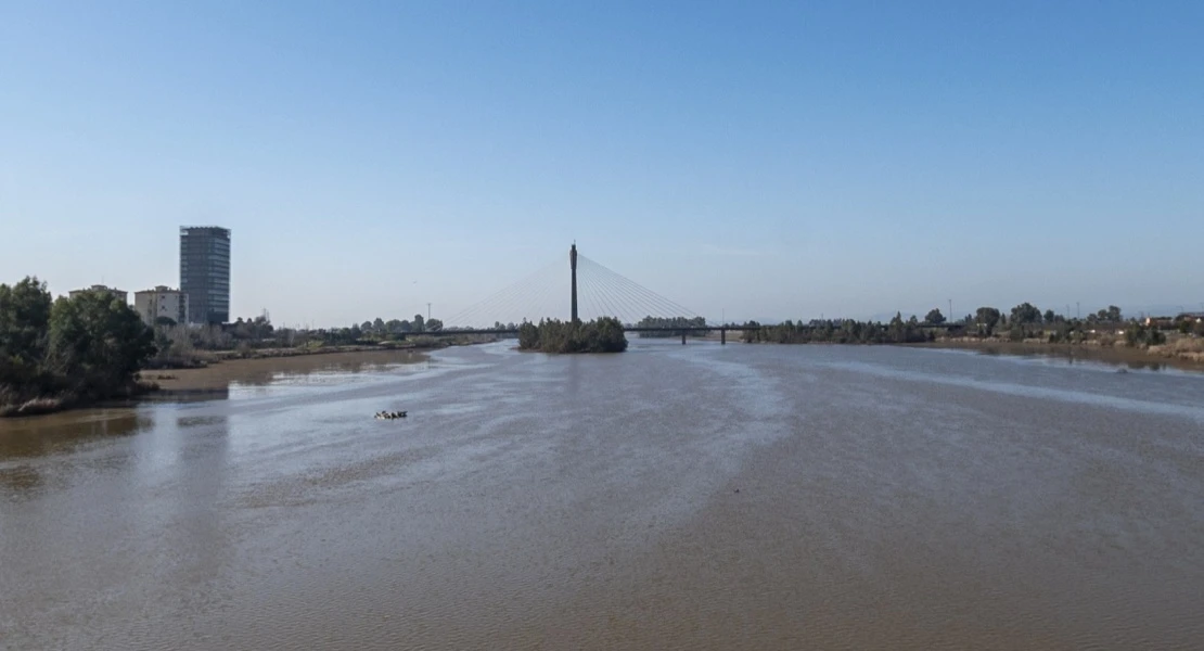 El río Guadiana sufrirá oscilaciones para probar las nuevas compuertas del azud