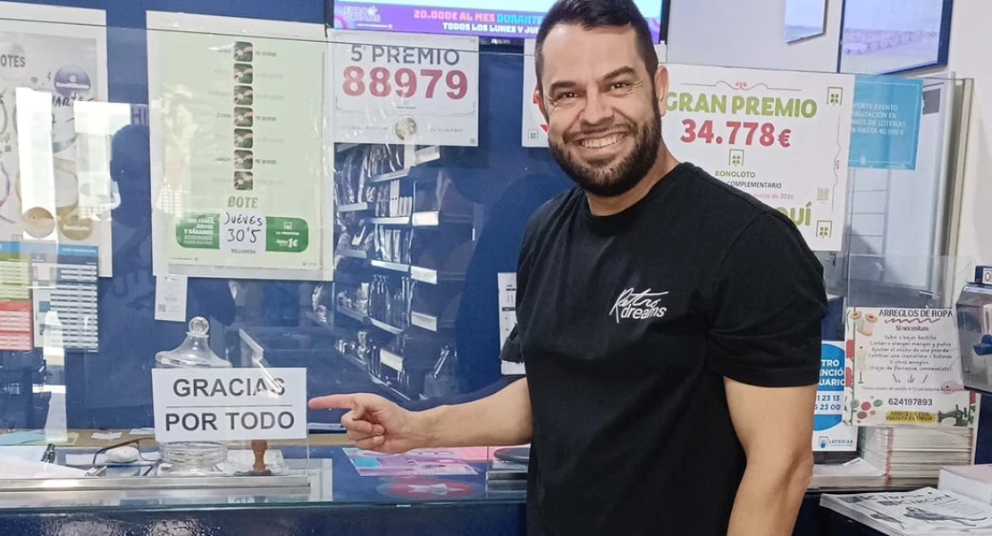 Coli, el lotero que se ha ganado el cariño de los vecinos de Antonio Domínguez
