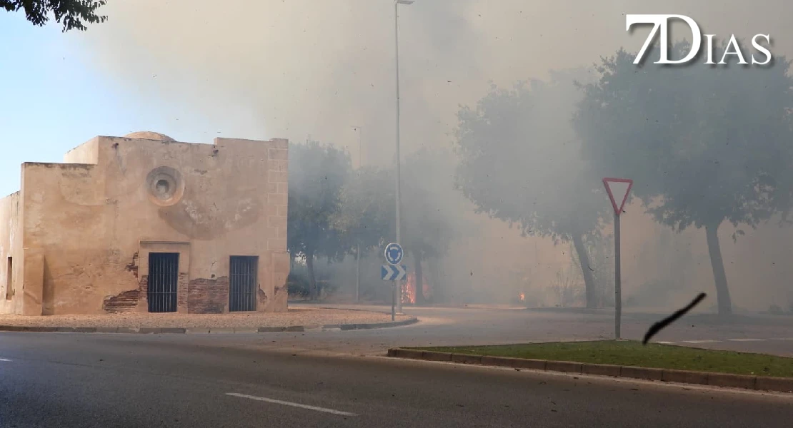 Imágenes que deja el grave incendio en la zona de Ronda Norte (BA)