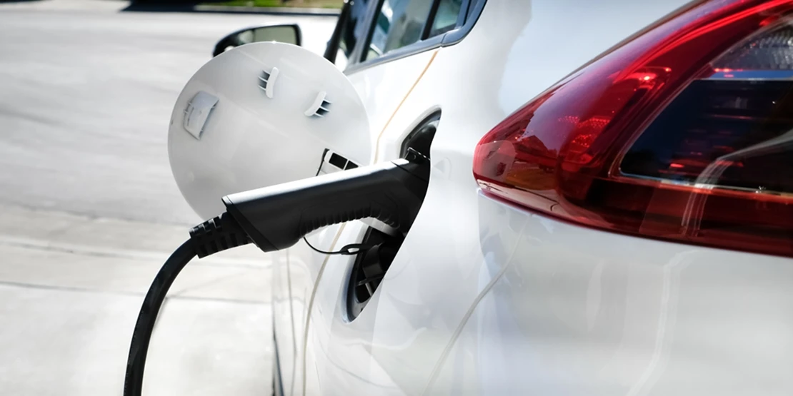 ¿Nuevo impuesto para los coches eléctricos? Se pagaría por km recorrido