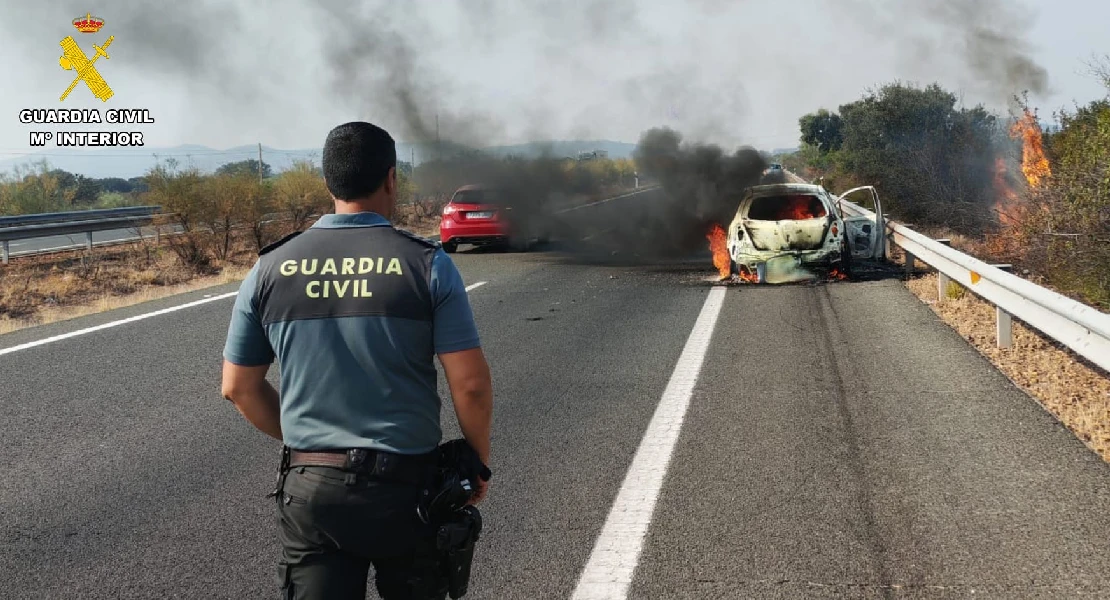 Arde un vehículo en la A-66 y obliga a cortar temporalmente la circulación