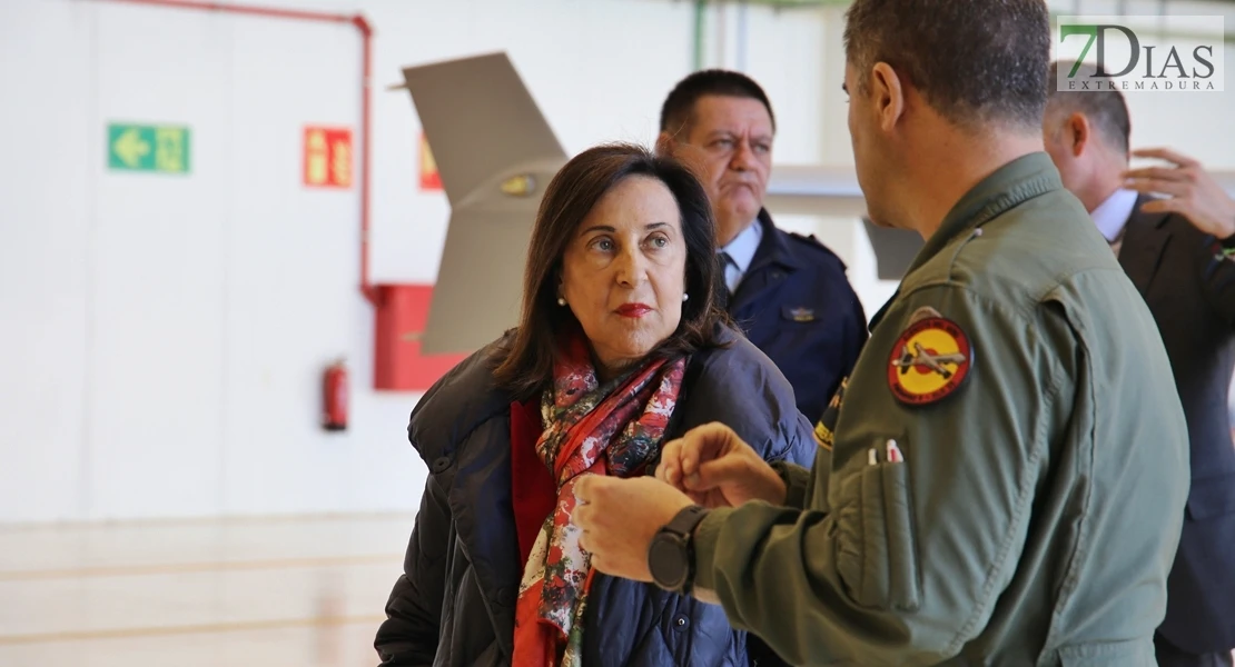 Margarita Robles visita la base General Menacho de Bótoa este lunes