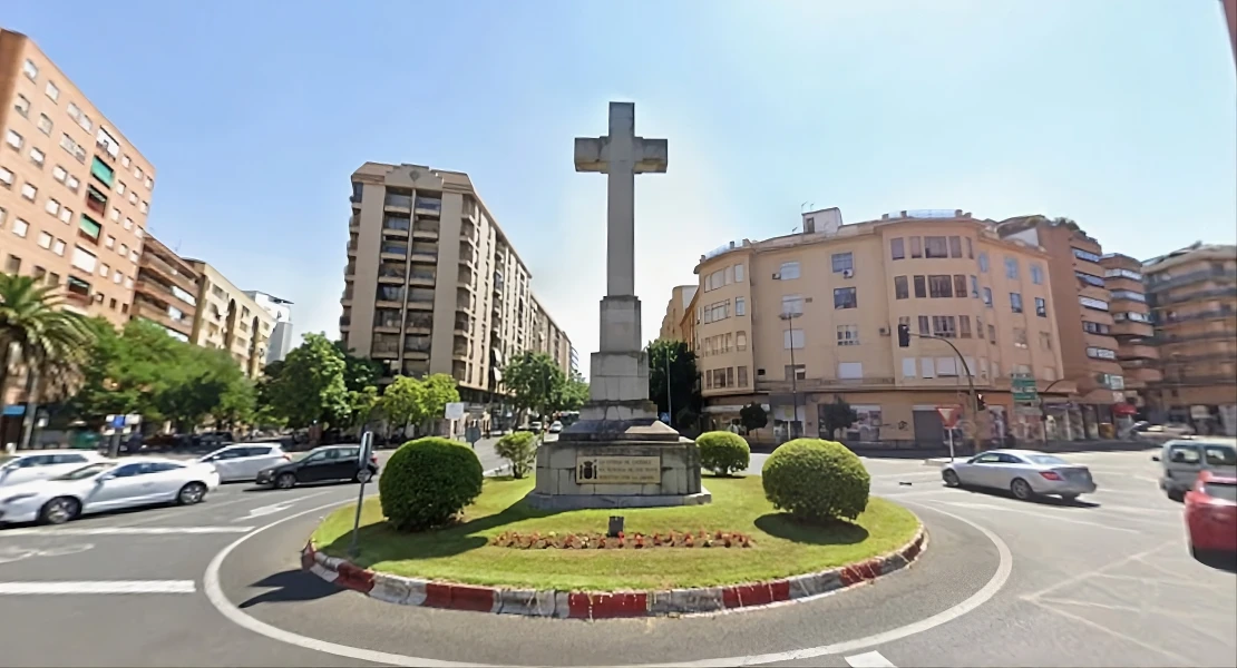 Profesionales del ámbito cultural exigen la retirada de la Cruz de los Caídos de Cáceres